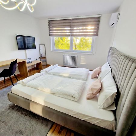 Infinity Apartment & Free Wifi & Free Parking Сараево Екстериор снимка