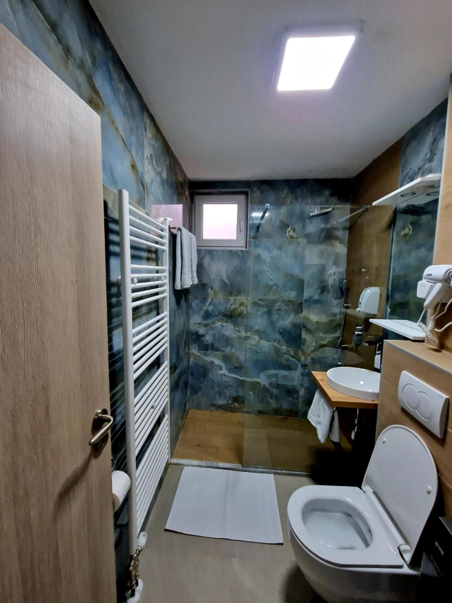 Infinity Apartment & Free Wifi & Free Parking Сараево Екстериор снимка